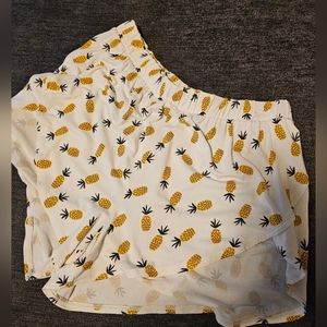 EUC Old Navy Pineapple 🍍 sleep shorts sz L